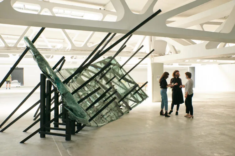 Baptiste Debombourg Untitled Contextual installation, wood, broken windshields, dimensions variable, 2021 Exhibition view at Kunsthalle Bega. Courtesy of the artist and Kunsthalle Bega photo: Vlad Cîndea